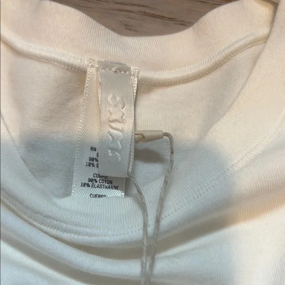 SKIMS Cream Fitted Long Sleeve Tee - Picture 3 of 3